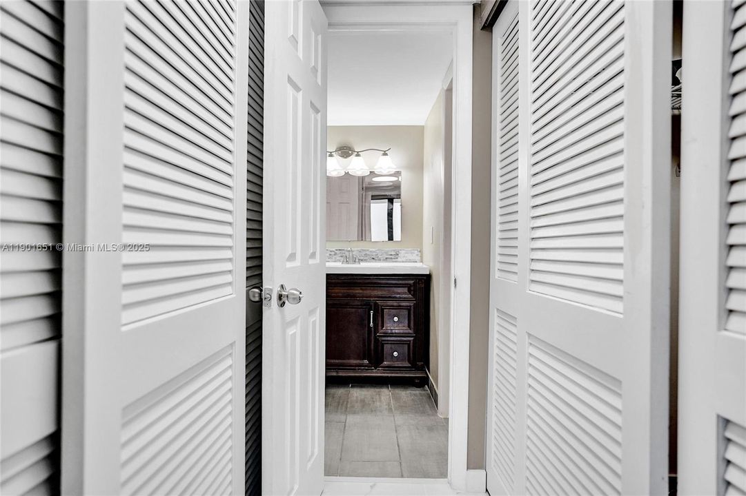 En Venta: $565,000 (2 camas, 2 baños, 1417 Pies cuadrados)