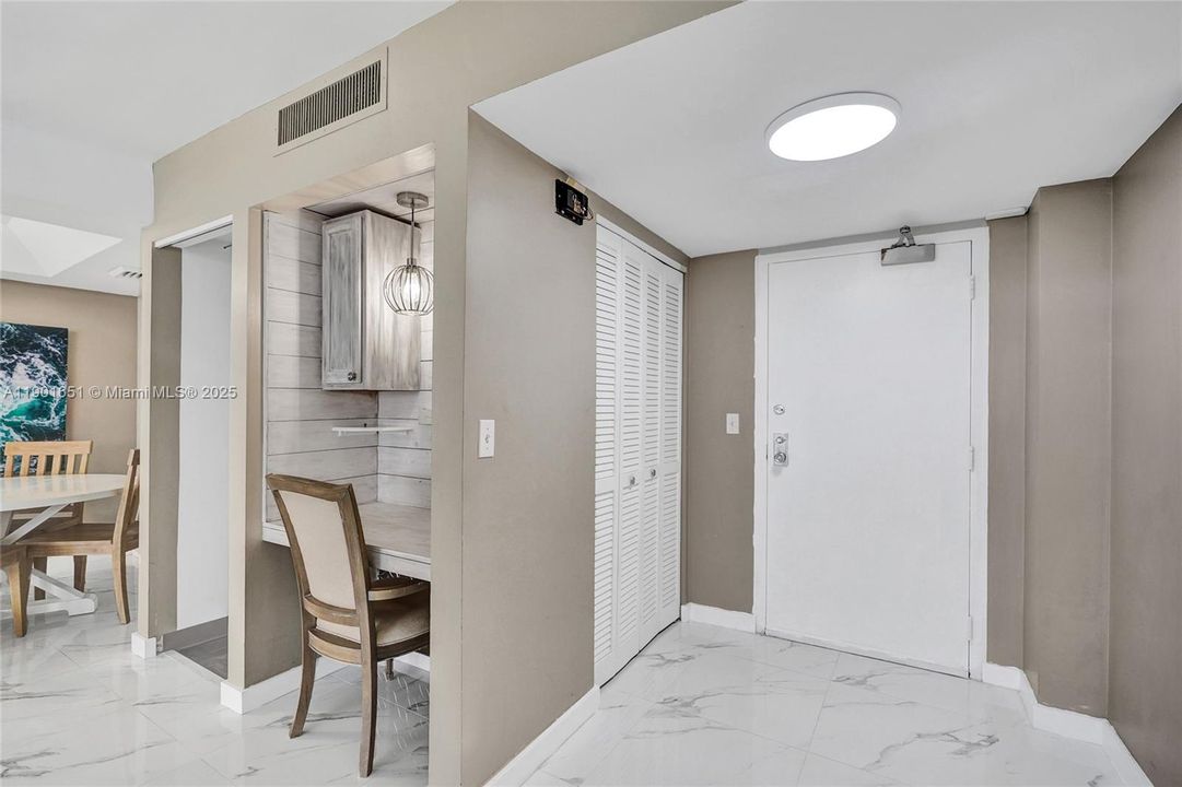 En Venta: $565,000 (2 camas, 2 baños, 1417 Pies cuadrados)