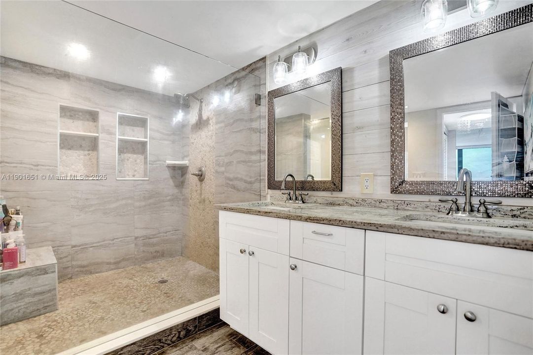 En Venta: $565,000 (2 camas, 2 baños, 1417 Pies cuadrados)