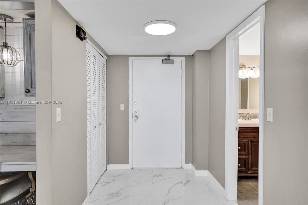 En Venta: $565,000 (2 camas, 2 baños, 1417 Pies cuadrados)