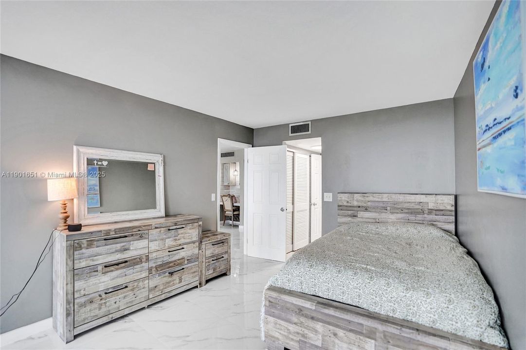 En Venta: $565,000 (2 camas, 2 baños, 1417 Pies cuadrados)