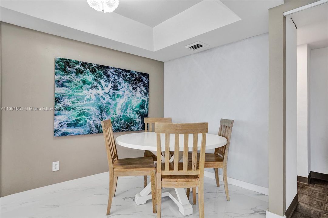 En Venta: $565,000 (2 camas, 2 baños, 1417 Pies cuadrados)