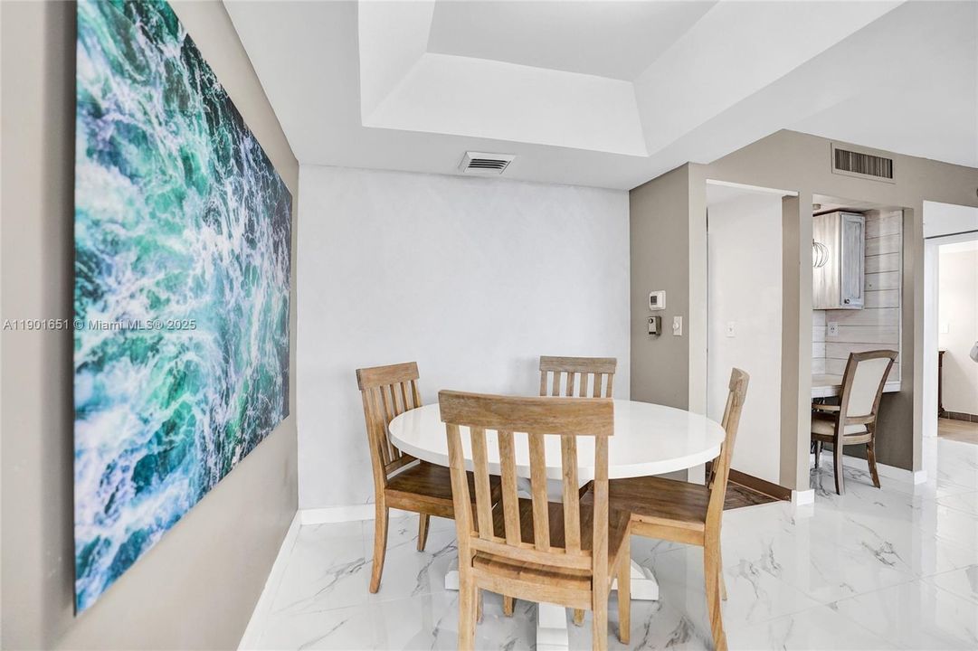 En Venta: $565,000 (2 camas, 2 baños, 1417 Pies cuadrados)