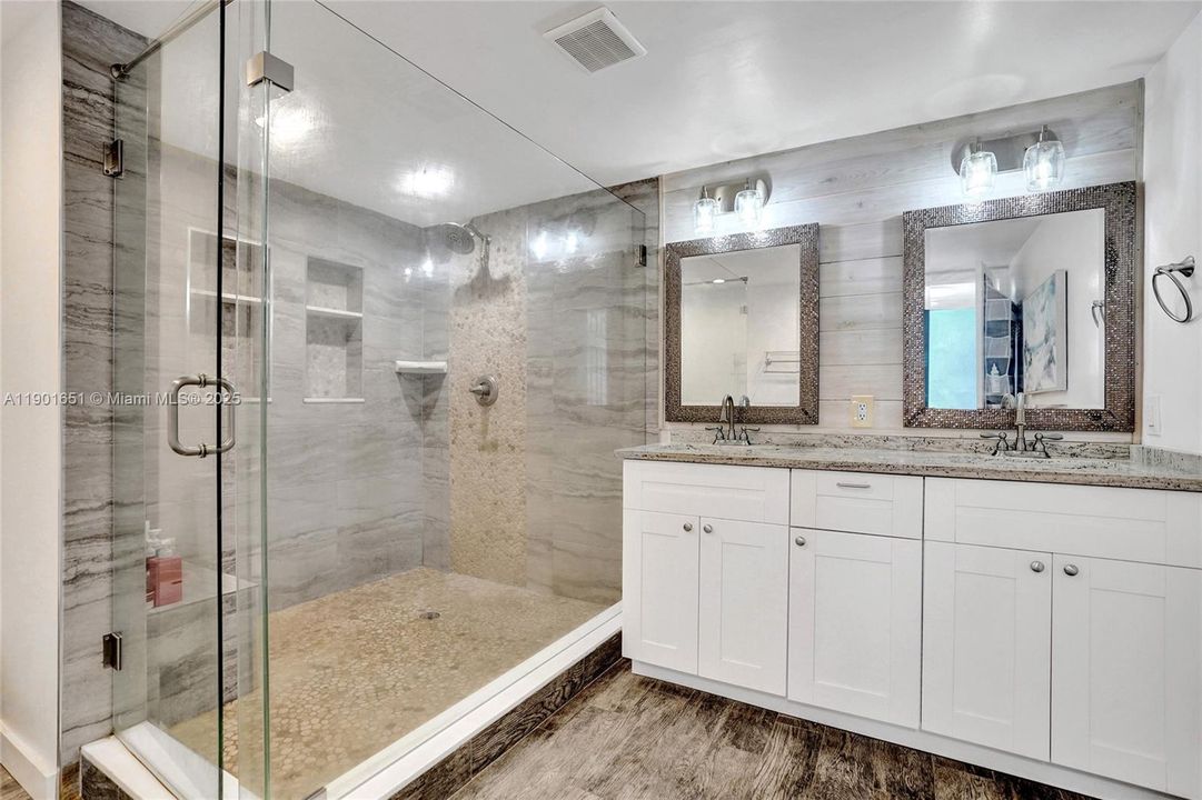 En Venta: $565,000 (2 camas, 2 baños, 1417 Pies cuadrados)