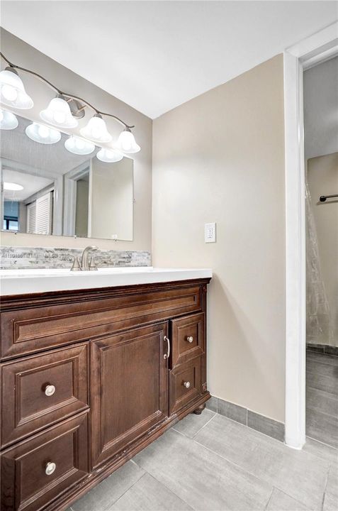 En Venta: $565,000 (2 camas, 2 baños, 1417 Pies cuadrados)