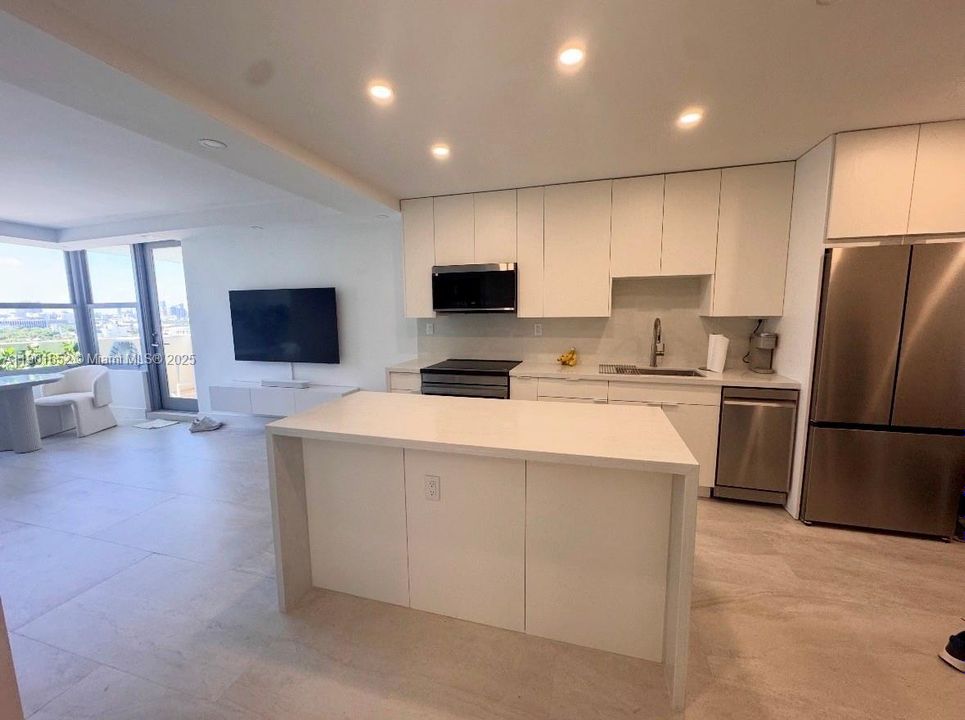 For Rent: $4,500 (0 beds, 1 baths, 600 Square Feet)