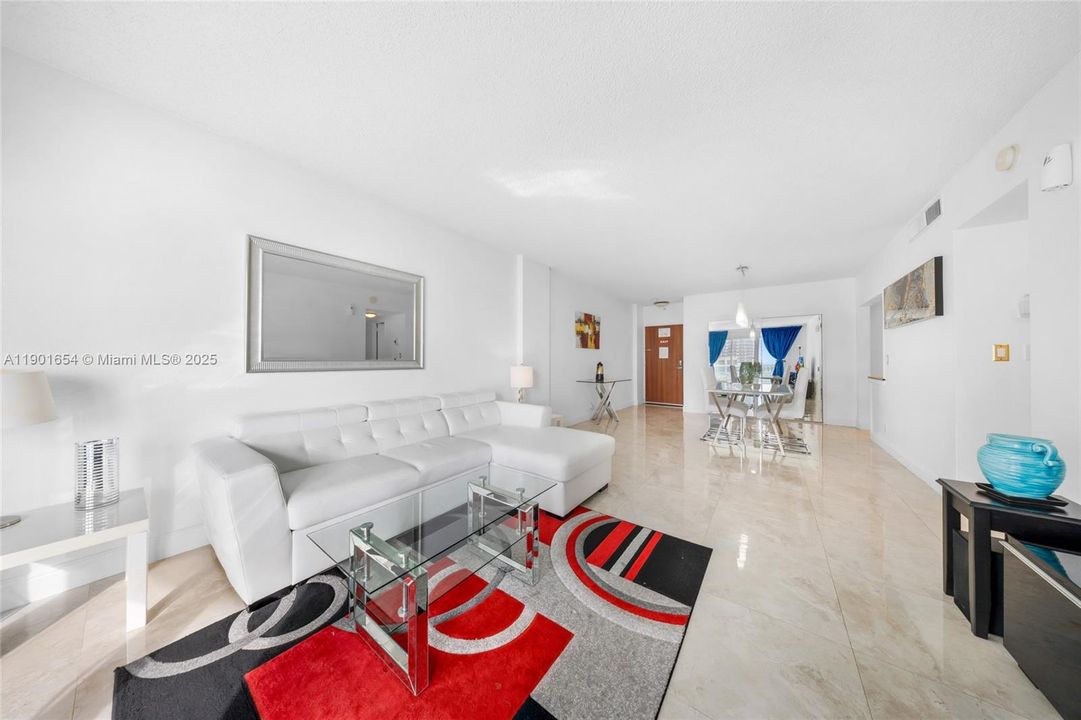 For Sale: $465,000 (1 beds, 1 baths, 874 Square Feet)