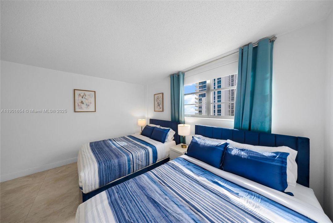 For Sale: $465,000 (1 beds, 1 baths, 874 Square Feet)