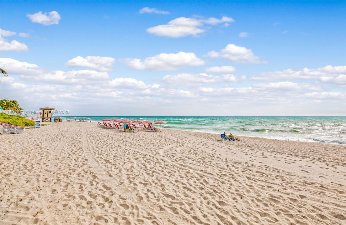 For Sale: $465,000 (1 beds, 1 baths, 874 Square Feet)