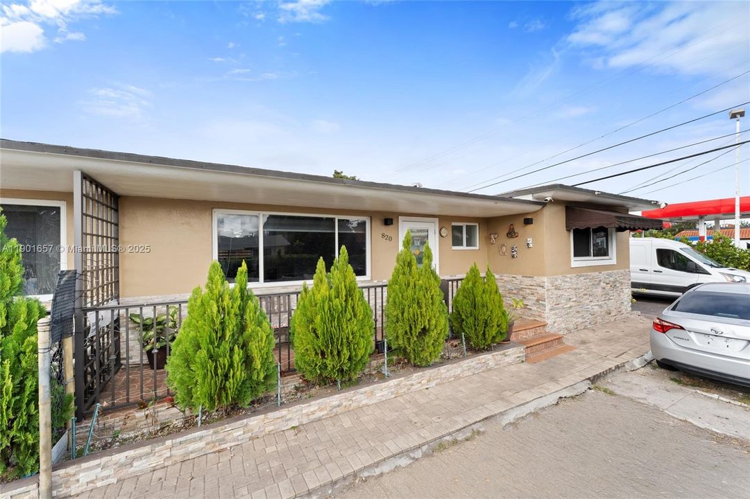 For Rent: $3,500 (2 beds, 2 baths, 2107 Square Feet)