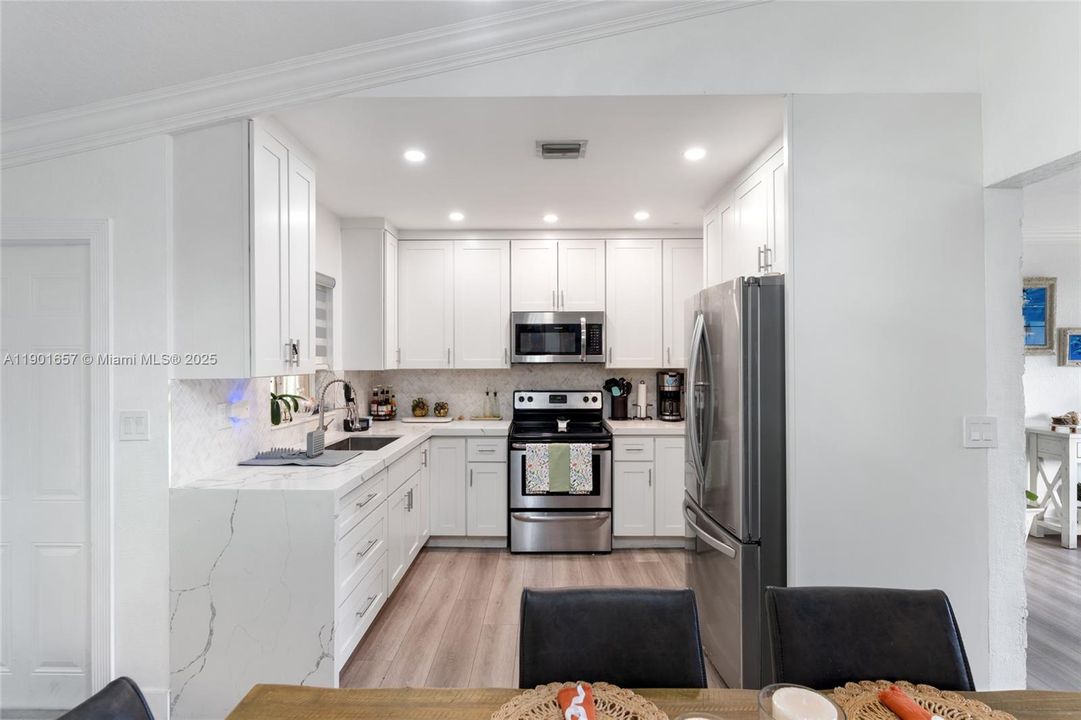 For Rent: $3,500 (2 beds, 2 baths, 2107 Square Feet)