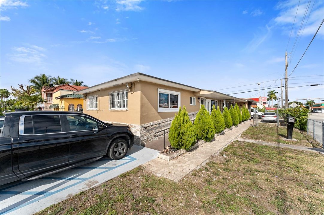 For Rent: $3,500 (2 beds, 2 baths, 2107 Square Feet)