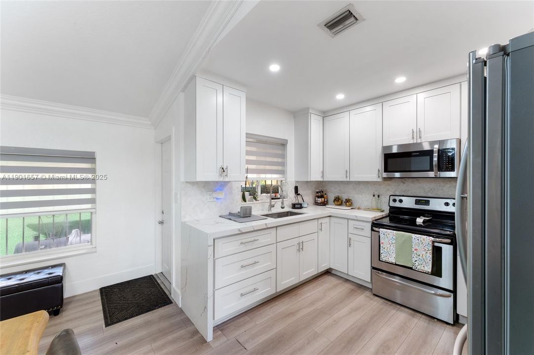 For Rent: $3,500 (2 beds, 2 baths, 2107 Square Feet)