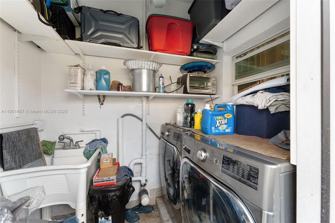 For Rent: $3,500 (2 beds, 2 baths, 2107 Square Feet)