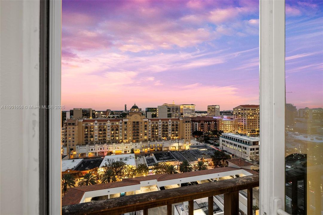 For Sale: $915,000 (2 beds, 2 baths, 1179 Square Feet)