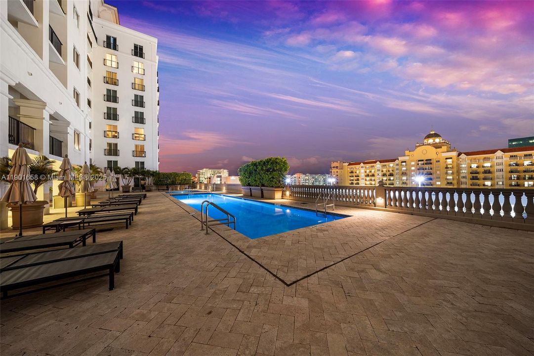 For Sale: $915,000 (2 beds, 2 baths, 1179 Square Feet)