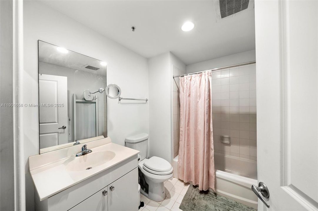 For Sale: $915,000 (2 beds, 2 baths, 1179 Square Feet)