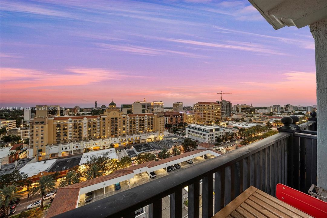 For Sale: $915,000 (2 beds, 2 baths, 1179 Square Feet)