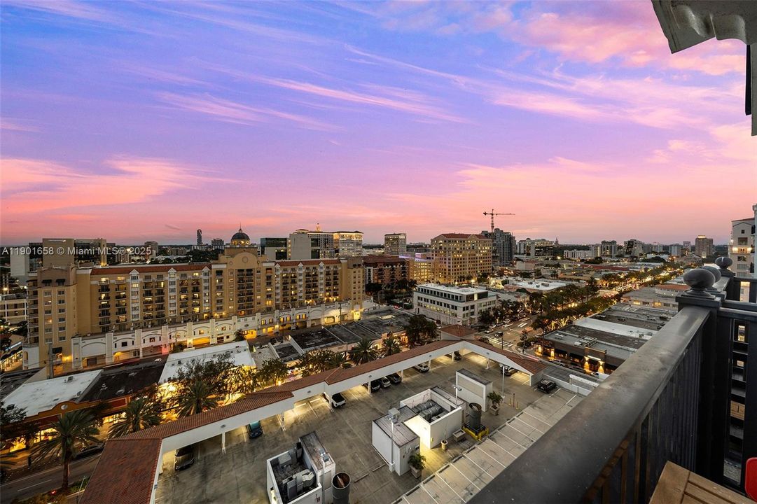 For Sale: $915,000 (2 beds, 2 baths, 1179 Square Feet)