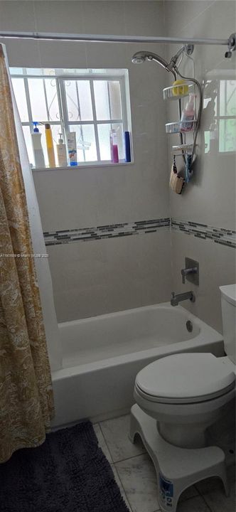 合同活跃: $435,000 (3 贝兹, 1 浴室, 816 平方英尺)