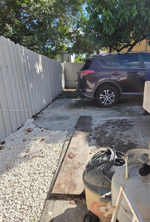 合同活跃: $435,000 (3 贝兹, 1 浴室, 816 平方英尺)