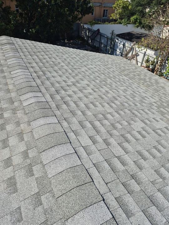 合同活跃: $435,000 (3 贝兹, 1 浴室, 816 平方英尺)