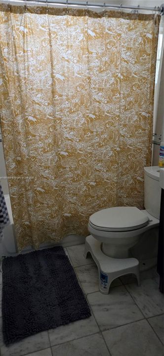 合同活跃: $435,000 (3 贝兹, 1 浴室, 816 平方英尺)