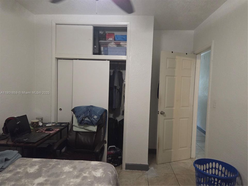 合同活跃: $435,000 (3 贝兹, 1 浴室, 816 平方英尺)