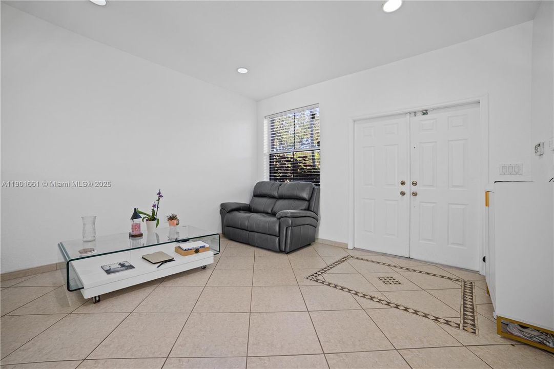 For Sale: $575,000 (3 beds, 2 baths, 1650 Square Feet)