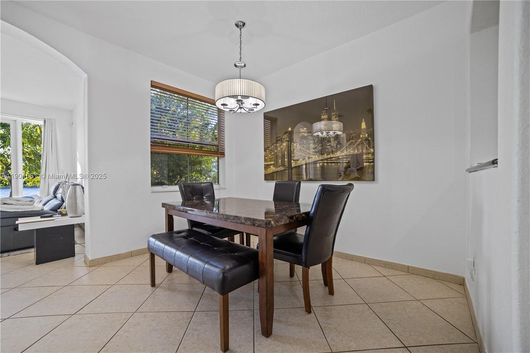 For Sale: $575,000 (3 beds, 2 baths, 1650 Square Feet)