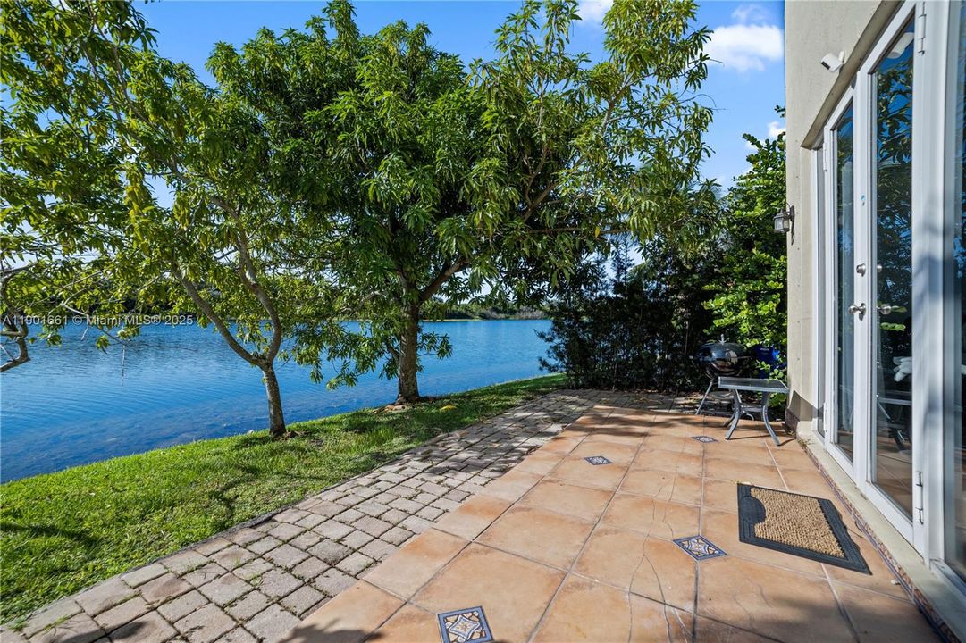 For Sale: $575,000 (3 beds, 2 baths, 1650 Square Feet)