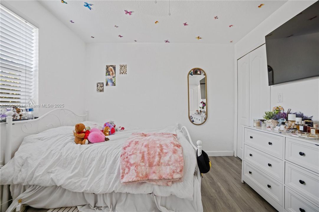 For Sale: $575,000 (3 beds, 2 baths, 1650 Square Feet)