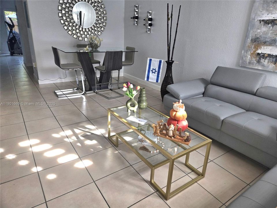 For Rent: $2,300 (3 beds, 2 baths, 1060 Square Feet)