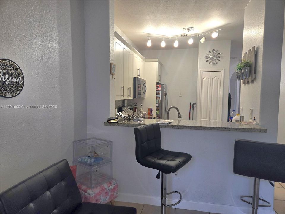 For Rent: $2,300 (3 beds, 2 baths, 1060 Square Feet)