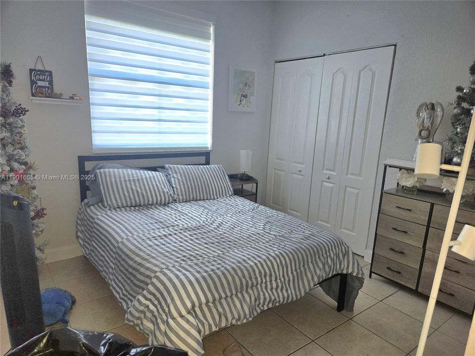For Rent: $2,300 (3 beds, 2 baths, 1060 Square Feet)
