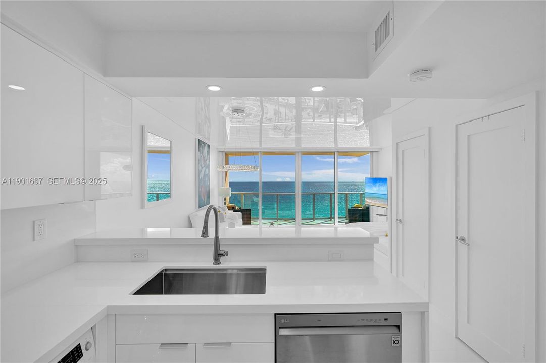 For Rent: $3,250 (0 beds, 1 baths, 482 Square Feet)