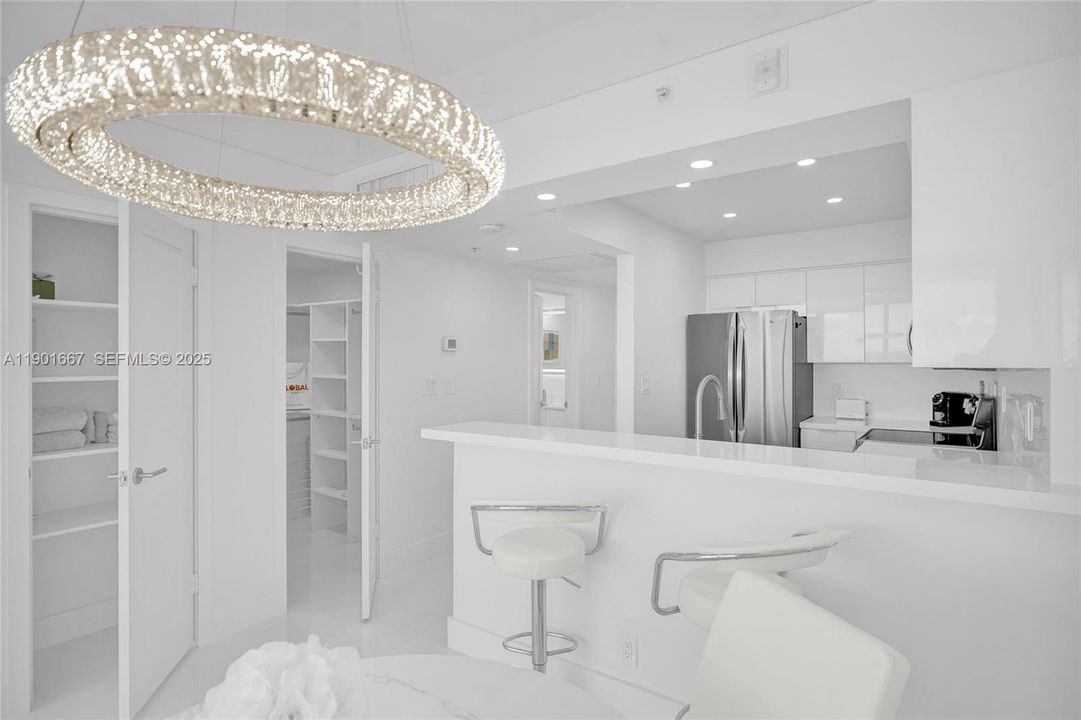 For Rent: $3,250 (0 beds, 1 baths, 482 Square Feet)