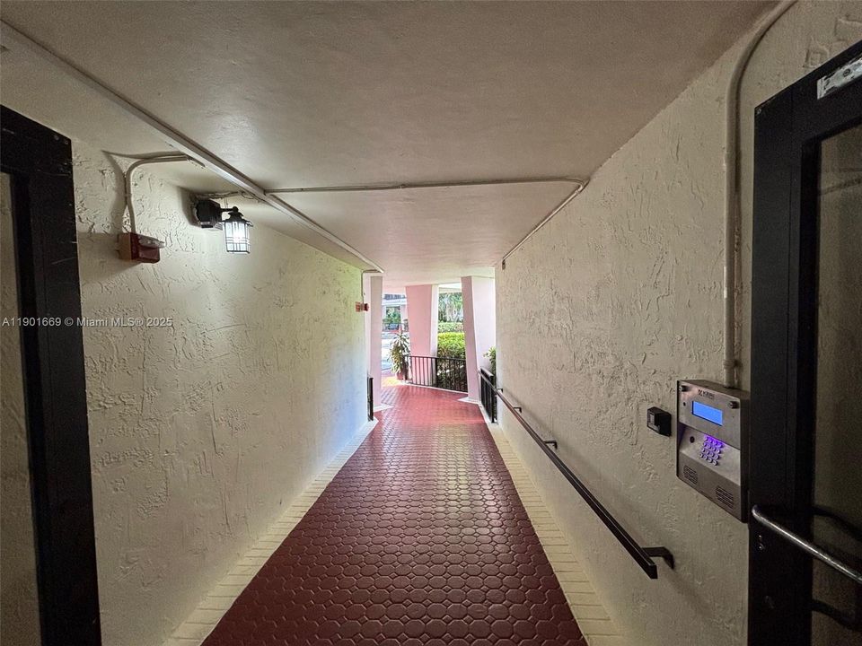 Recently Rented: $1,875 (1 beds, 1 baths, 767 Square Feet)