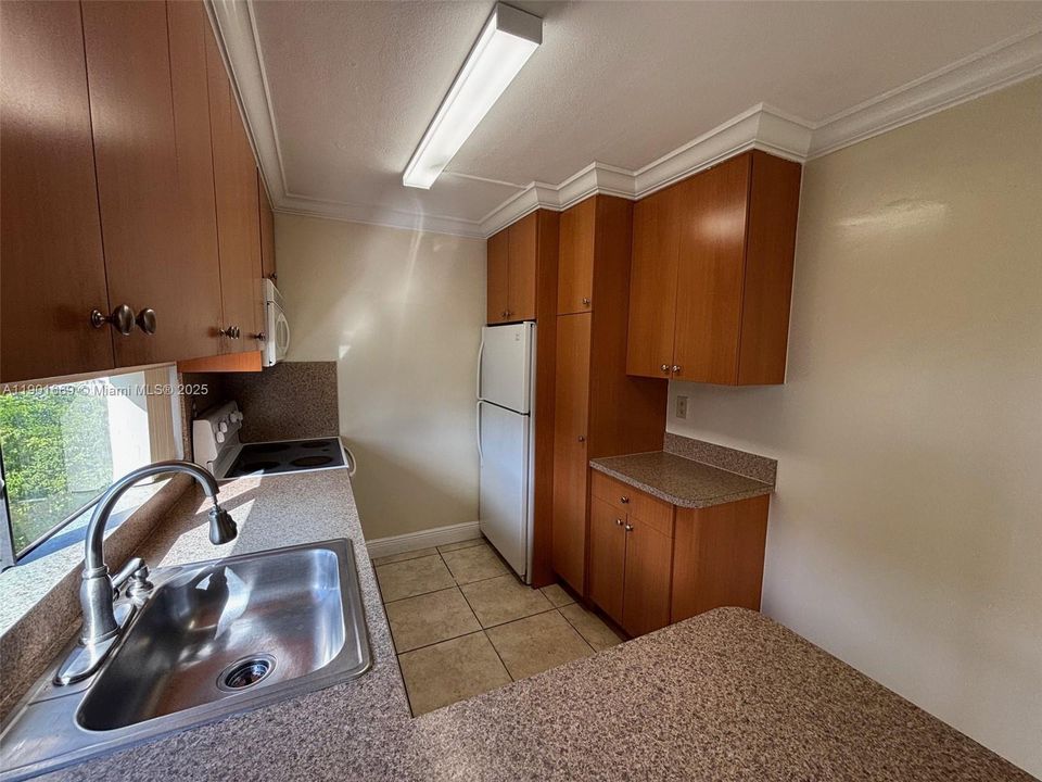 Recently Rented: $1,875 (1 beds, 1 baths, 767 Square Feet)