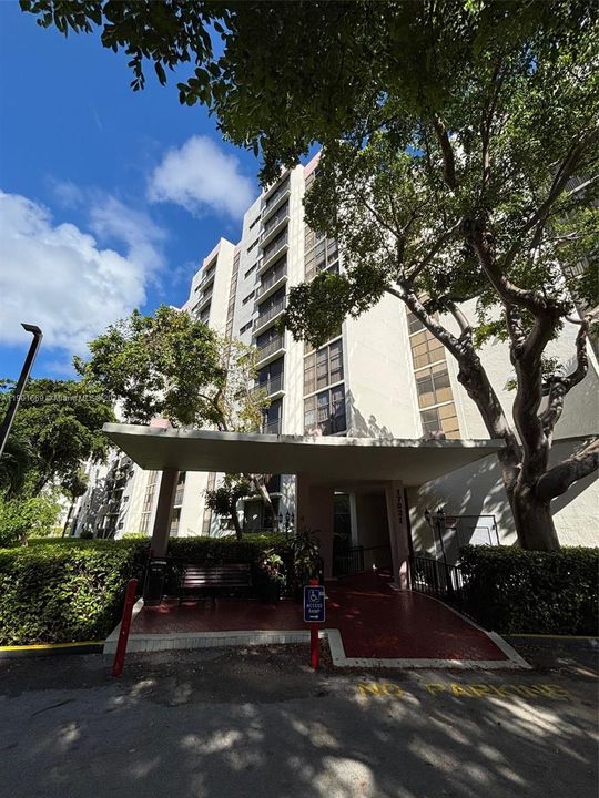 Recently Rented: $1,875 (1 beds, 1 baths, 767 Square Feet)