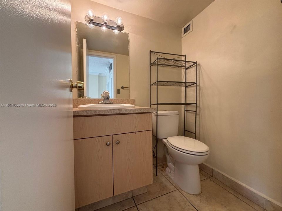 Recently Rented: $1,875 (1 beds, 1 baths, 767 Square Feet)