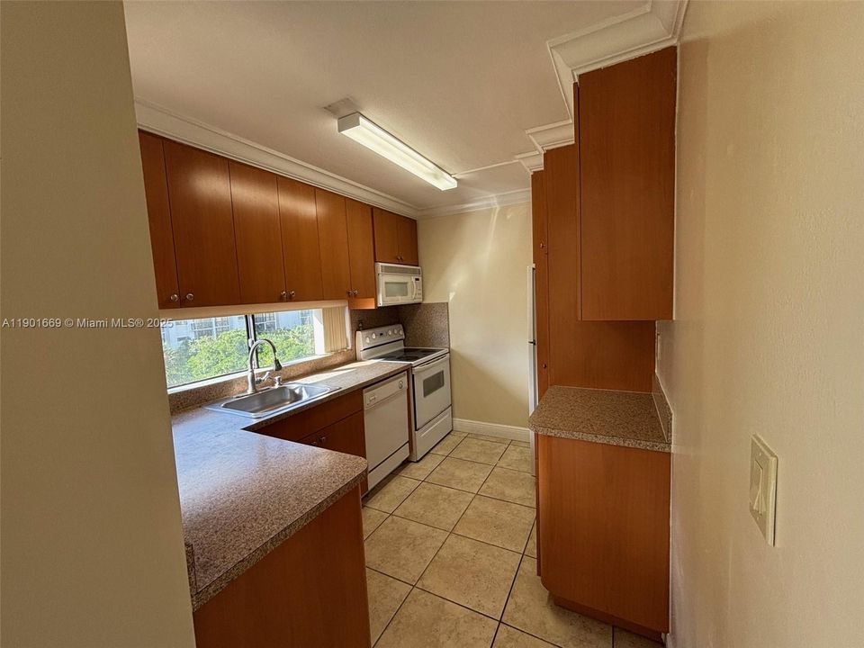 Recently Rented: $1,875 (1 beds, 1 baths, 767 Square Feet)