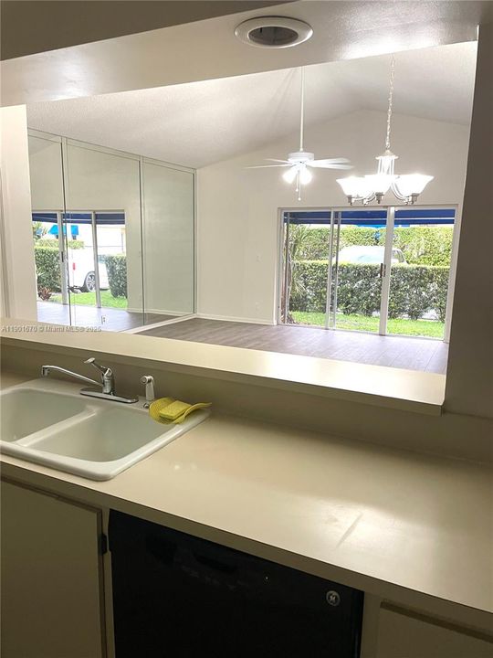 For Sale: $400,500 (3 beds, 2 baths, 1339 Square Feet)