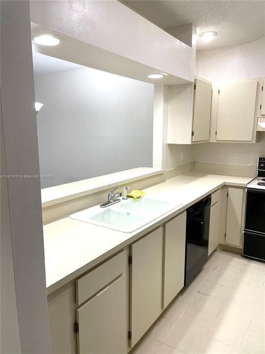 For Sale: $400,500 (3 beds, 2 baths, 1339 Square Feet)