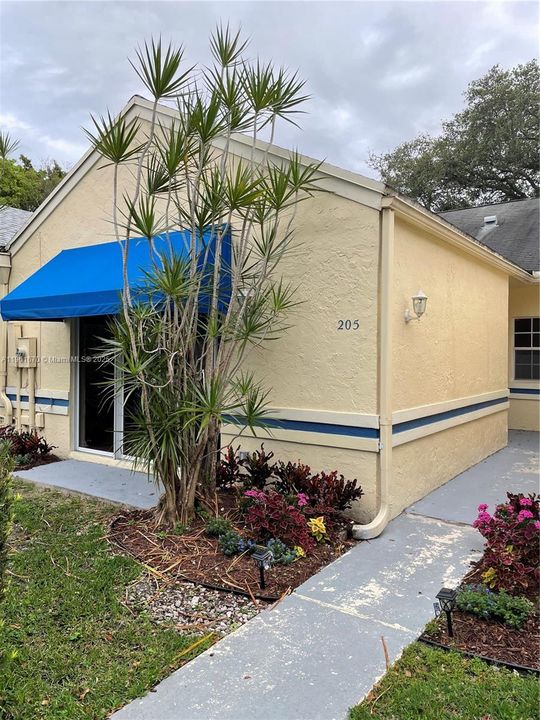 For Sale: $400,500 (3 beds, 2 baths, 1339 Square Feet)