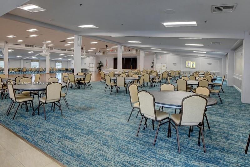 待售: $115,000 (1 贝兹, 1 浴室, 700 平方英尺)