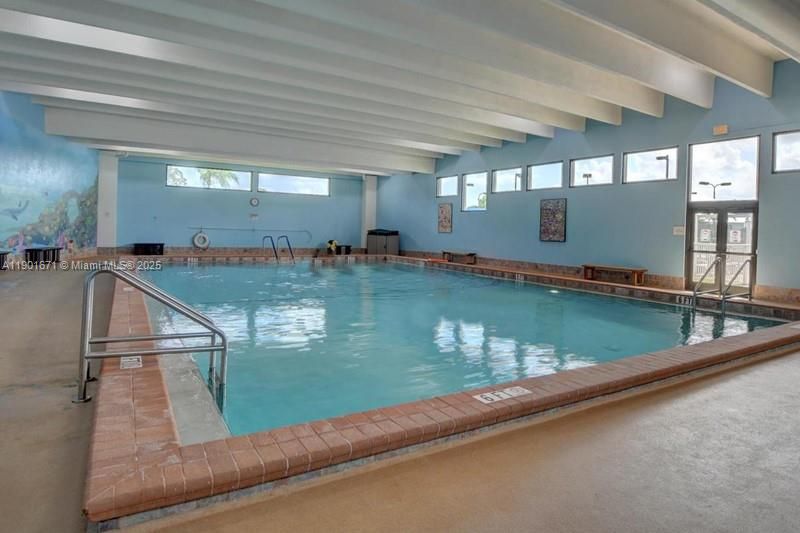 待售: $115,000 (1 贝兹, 1 浴室, 700 平方英尺)