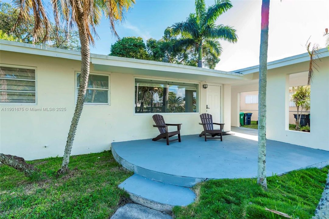 For Rent: $3,500 (3 beds, 2 baths, 1438 Square Feet)