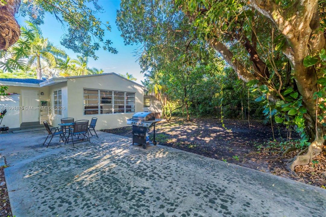 For Rent: $3,500 (3 beds, 2 baths, 1438 Square Feet)