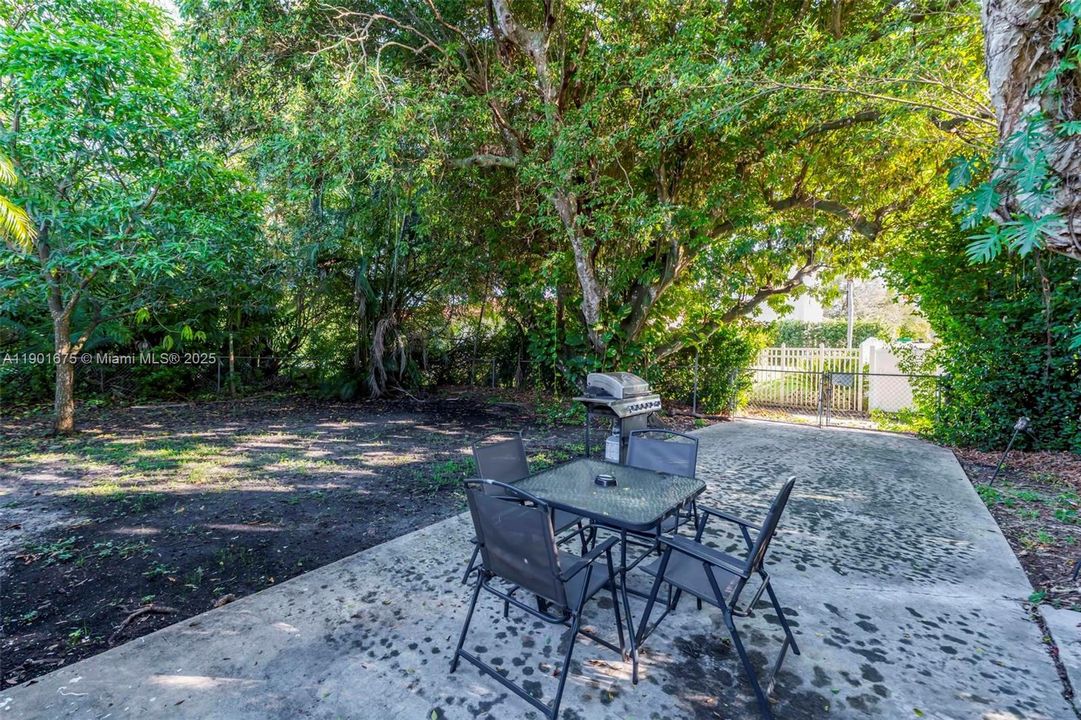 For Rent: $3,500 (3 beds, 2 baths, 1438 Square Feet)